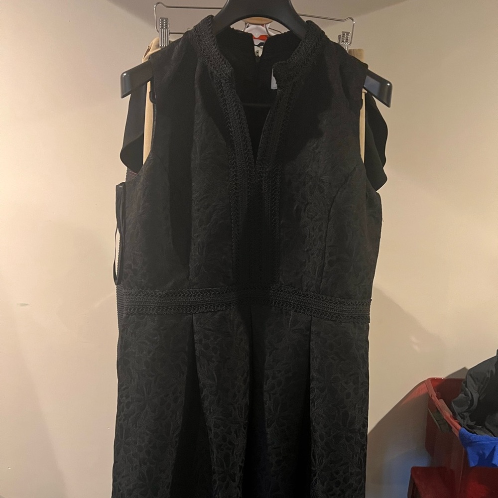 Women’s Sleeveless Embroidered Dress